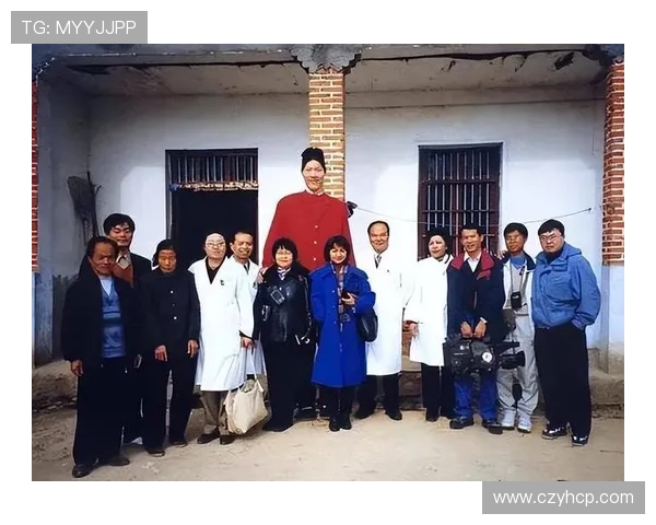 当美丽邂逅巨人姚明她的惊喜与感动瞬间定格在那一刻 当美丽邂逅巨人姚明她的惊喜与感动瞬间定格在那一刻